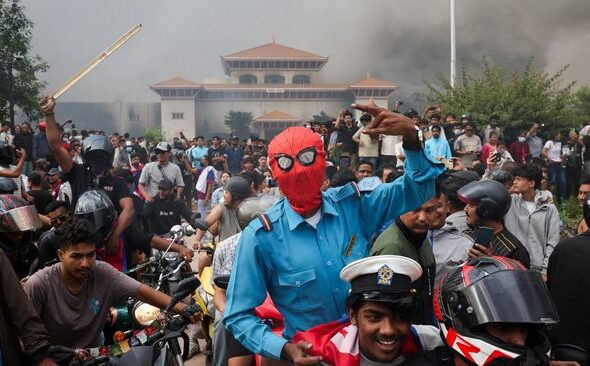 https://tempolitik.com/menteri-keuangan-nepal-jadi-sasaran-amukan-demonstran-dalam-kerusuhan-brutal