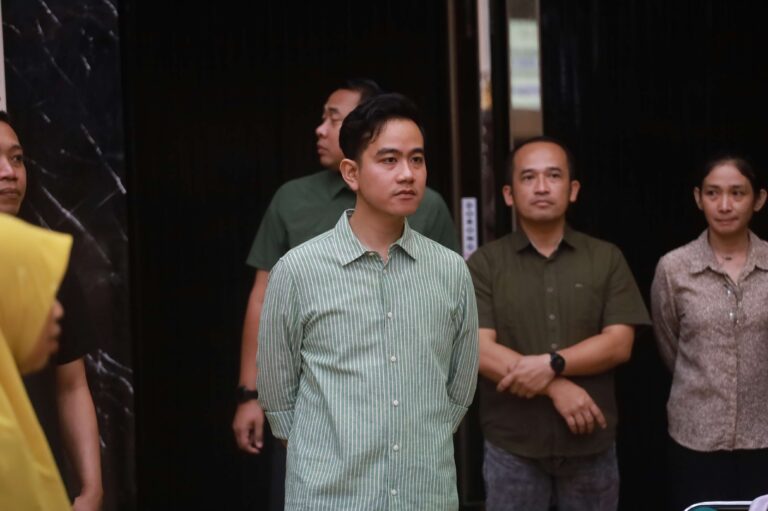 https://tempolitik.com/gebyar-gugatan-wapres-gibran-digugat-rp125-triliun-hanya-gara-gara-ijazah-sma